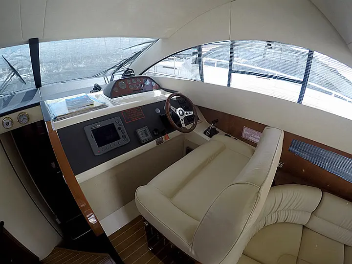 Fairline Phantom 40 - Helm