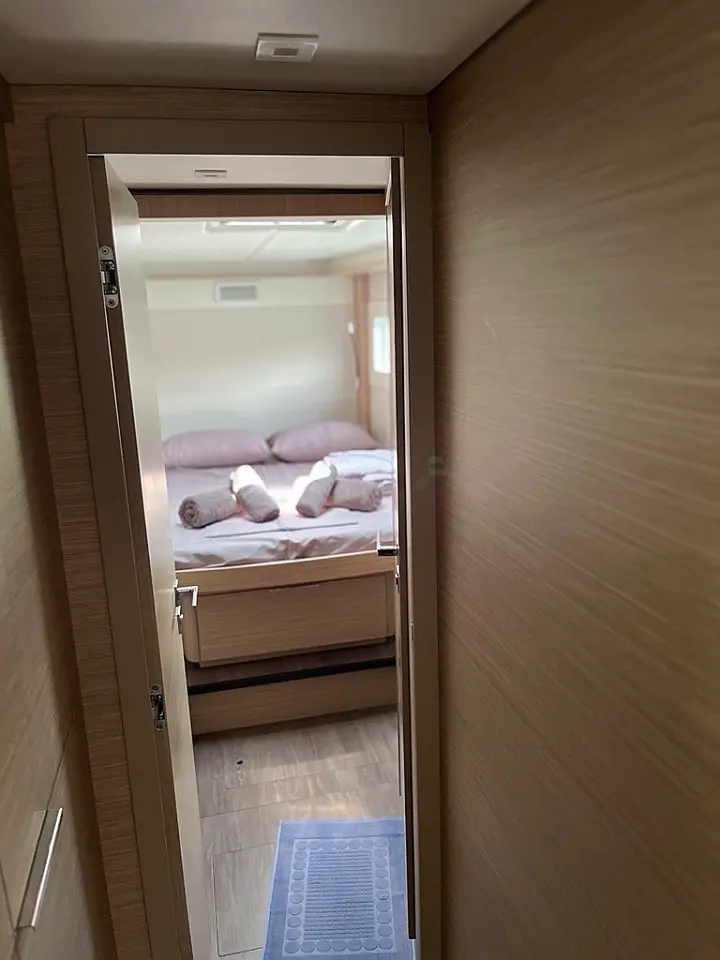 Lagoon 46 (LUXURY Equipped, SKIPPERED only) - 