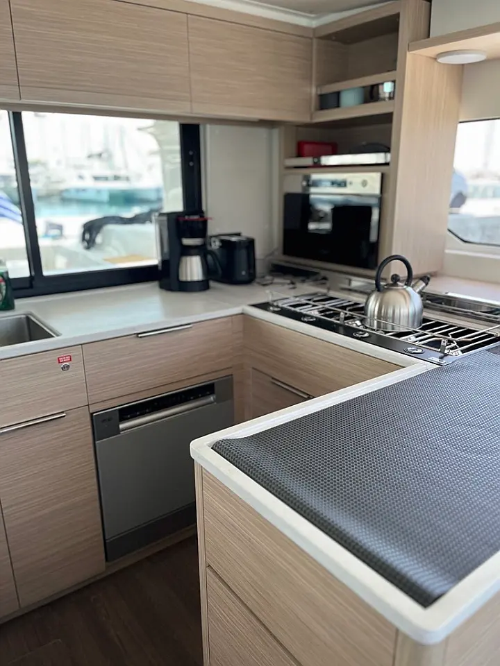 Lagoon 46 (LUXURY Equipped, SKIPPERED only) - 