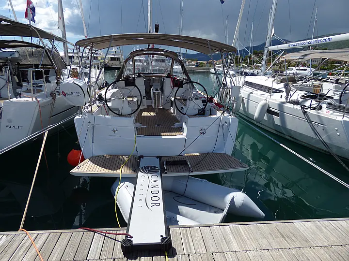 Sun Odyssey 389 - 