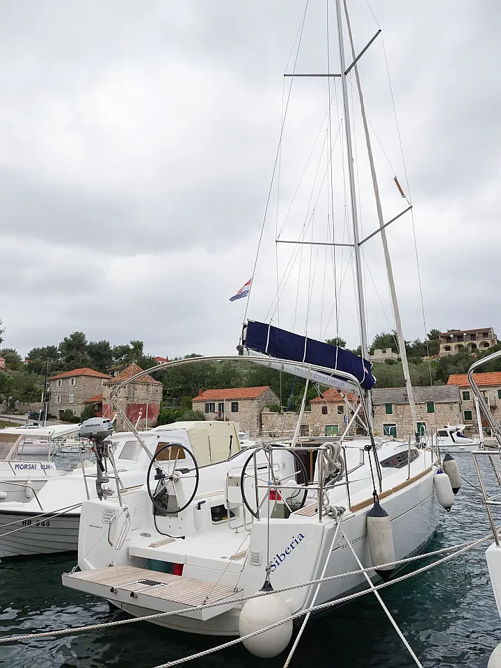 Sun Odyssey 349 - Exterior (photo taken 2019)