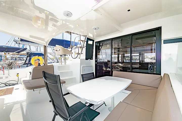 Lagoon 42 (4 Dbl / 2 singles 12) - 