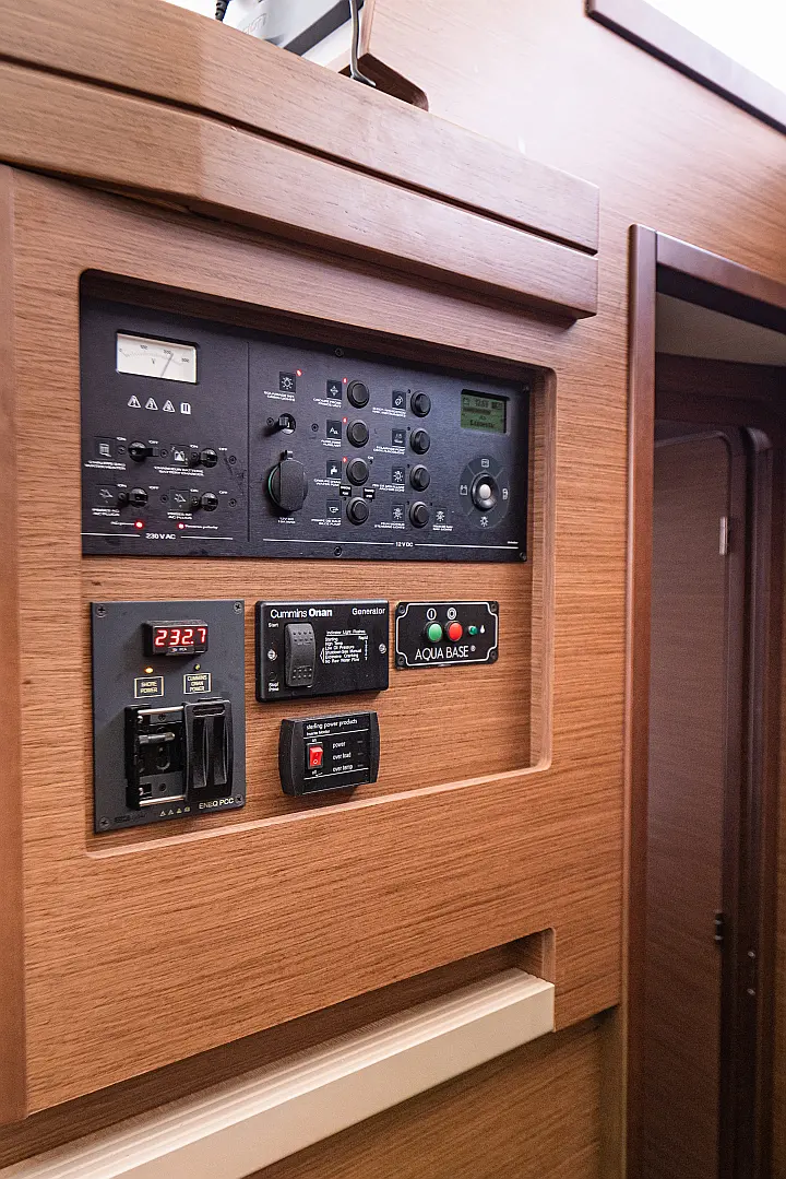 Lagoon 42 (4 Dbl / 2 singles 12) - 