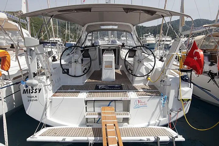 Oceanis 38.1 - Transom