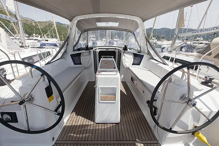 Oceanis 38.1 - Cockpit