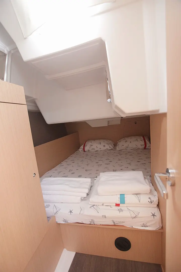 Oceanis 38.1 - Aft Cabin (starboard side)