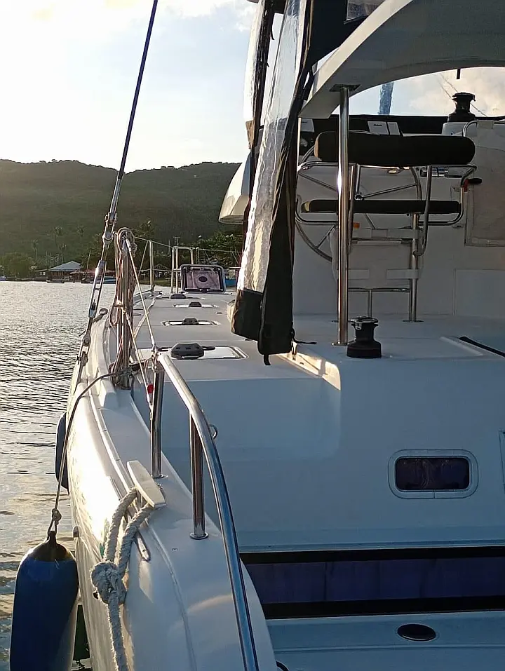 Lagoon 42 - Deck 3