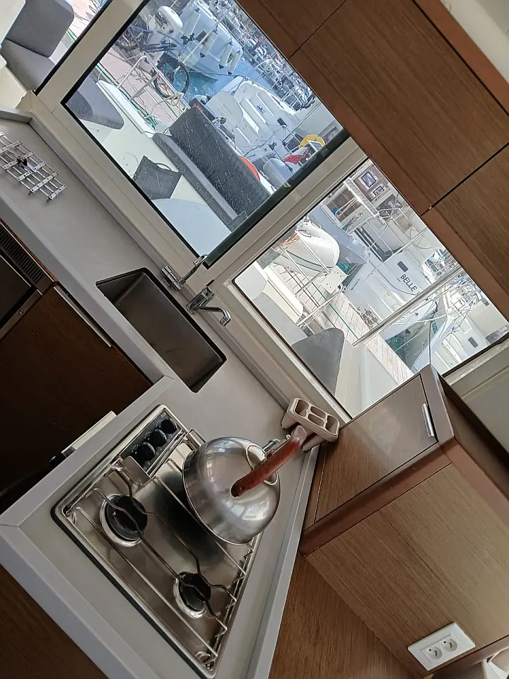 Lagoon 40 - Kitchen