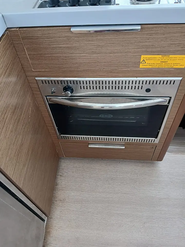 Lagoon 40 - Kitchen/Oven