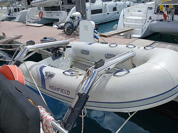 Lagoon 40 - Dinghy