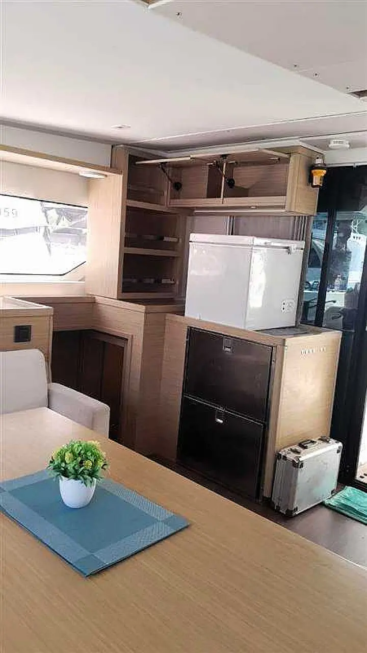 Lagoon 46 - Kitchen 4