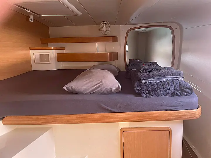 Leopard 4300 - bowcabin