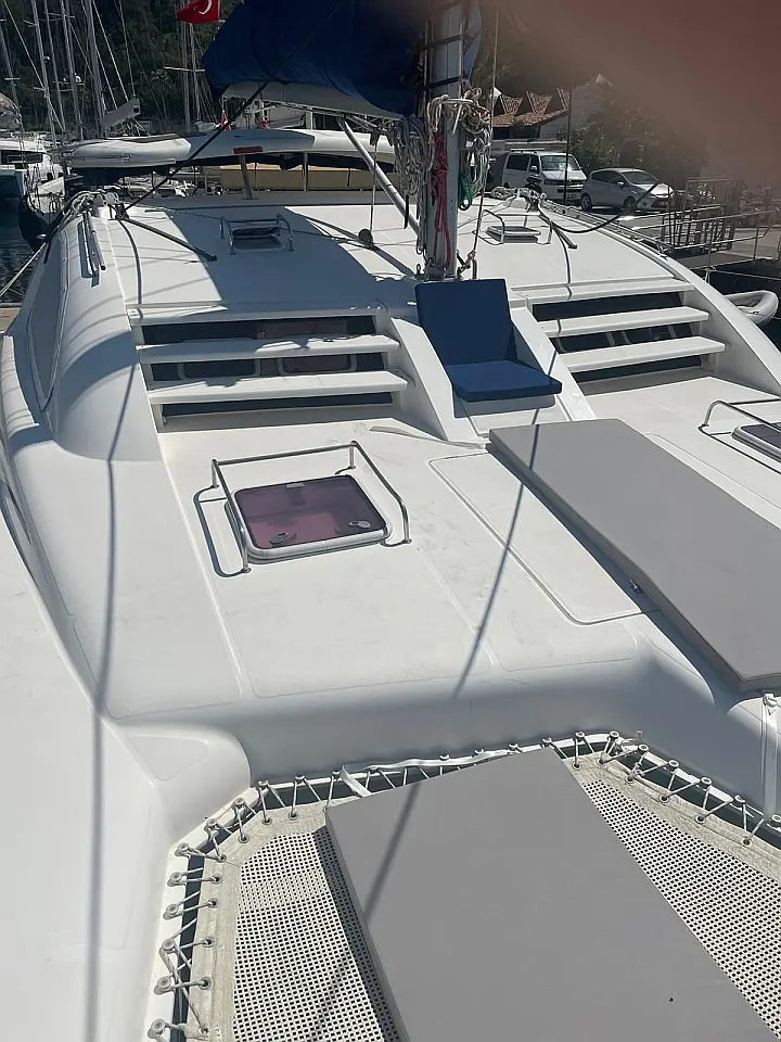 Leopard 4300 - deck
