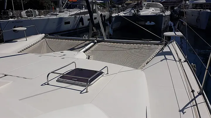 Leopard 4300 - deck2