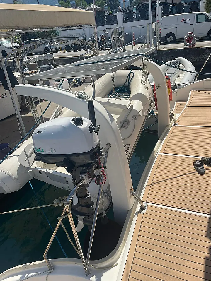 Leopard 4300 - dinghy