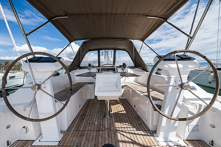 Bavaria C38 - 