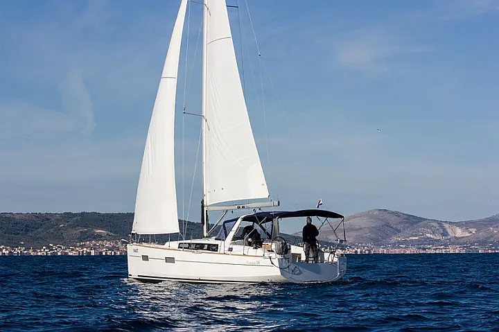Beneteau Oceanis 38 - 