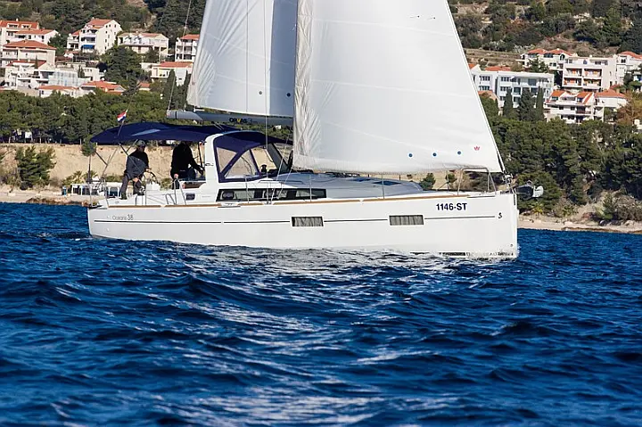 Beneteau Oceanis 38 - 
