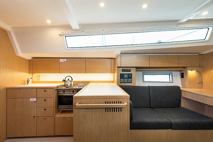 Bavaria C38 - 