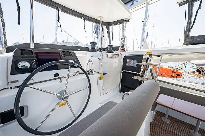 Lagoon 42 - 