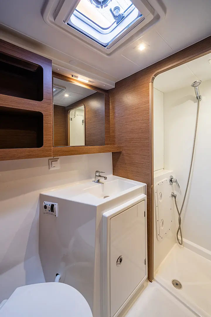 Lagoon 42 - 