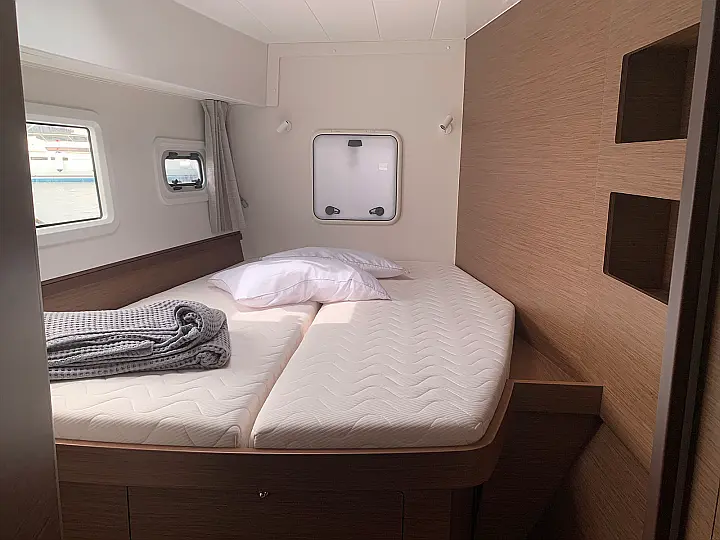 Lagoon 42 - 