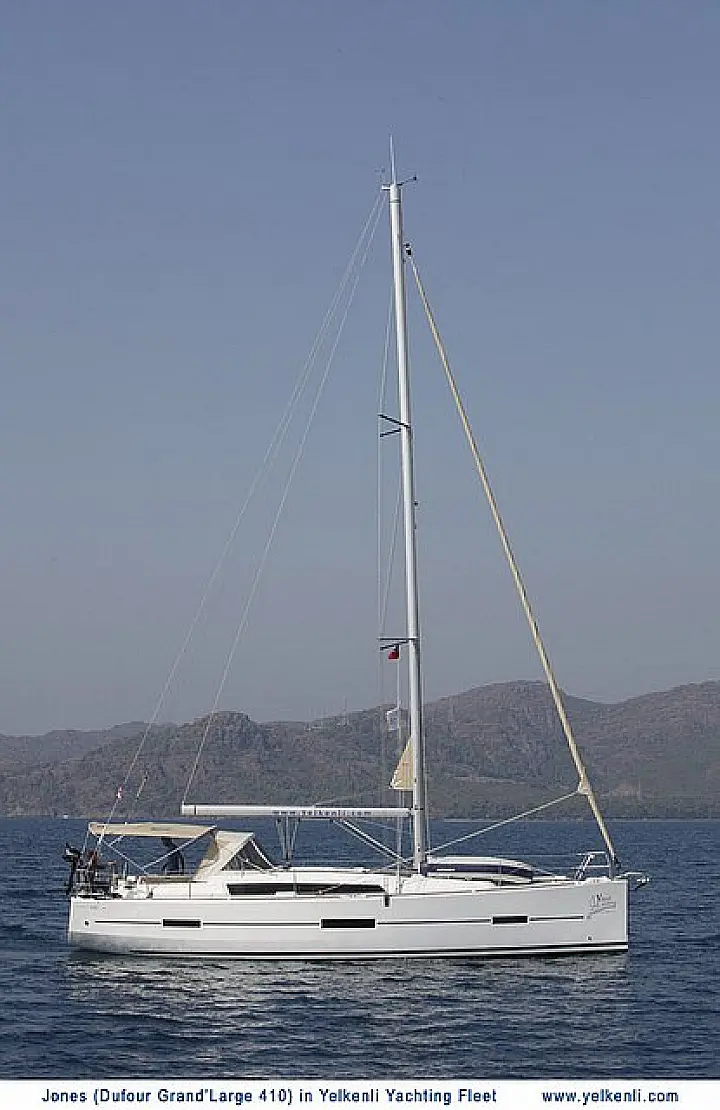 Dufour 410 GL - Sailing