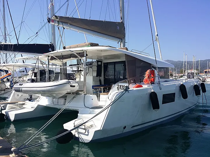 Lagoon 42 (4 Dbl / 2 singles 12) - 