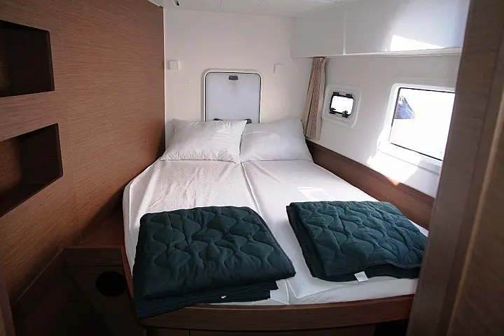 Lagoon 42 (4 Dbl / 2 singles 12) - 