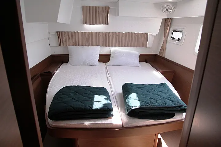 Lagoon 42 (4 Dbl / 2 singles 12) - 