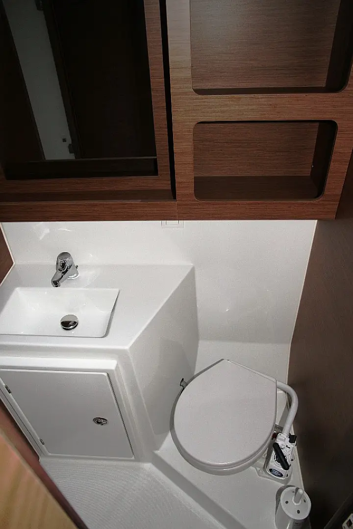 Lagoon 42 (4 Dbl / 2 singles 12) - 