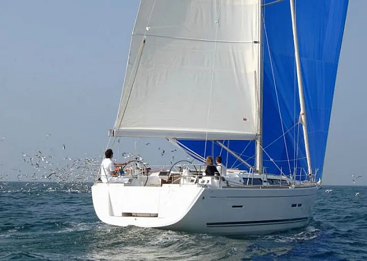 Dufour 450 GL - Sailing