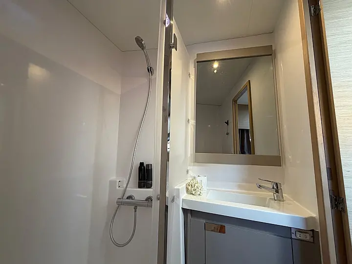 Aura 51 Skippered  - 