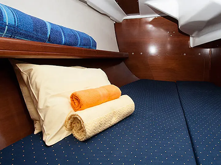 Oceanis 331 - Left Cabin