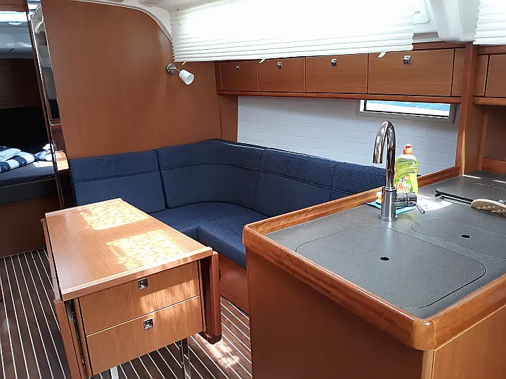Bavaria Cruiser 37 - 