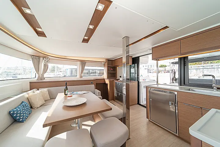 Lagoon 46 A/C & GEN & WM - 
