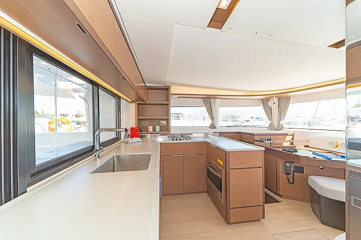 Lagoon 46 A/C & GEN & WM - 