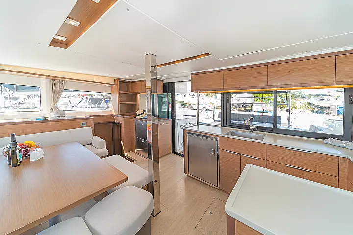 Lagoon 46 A/C & GEN & WM - 