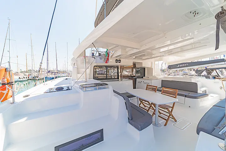 Lagoon 46 A/C & GEN & WM - 