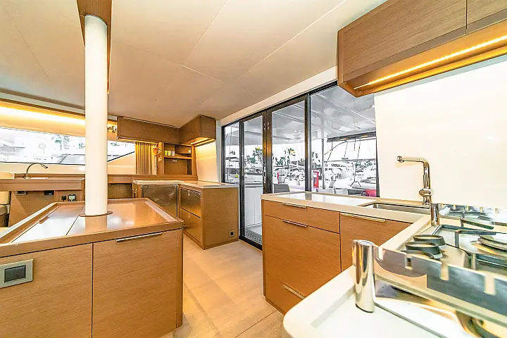 Lagoon 50 A/C & GEN & WM - 