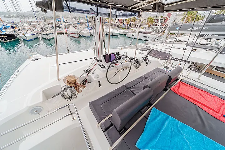 Lagoon 50 A/C & GEN & WM - 