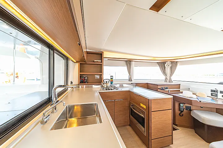 Lagoon 46 A/C & GEN & WM - 