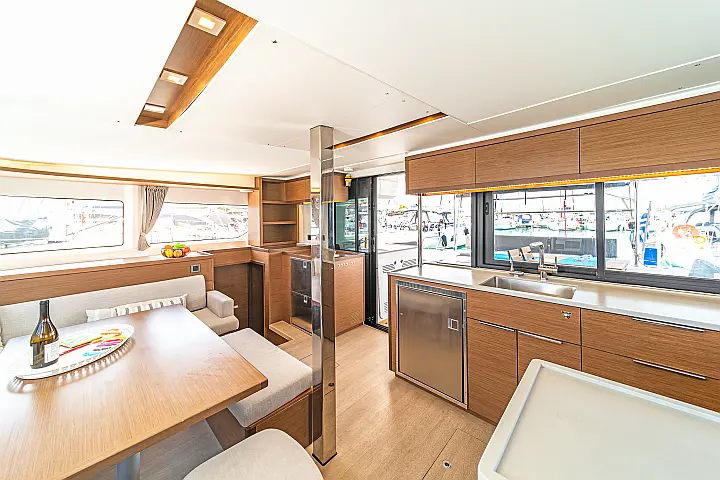 Lagoon 46 A/C & GEN & WM - 
