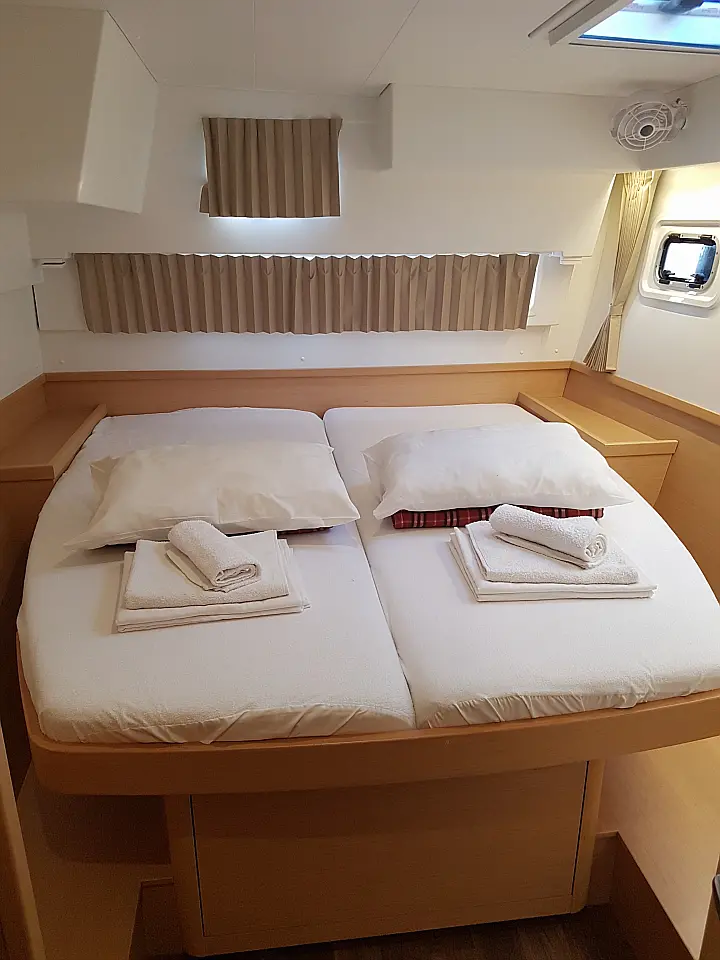 Lagoon 42 - 