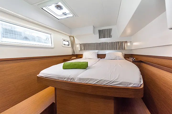 Lagoon 42 A/C & GEN - 
