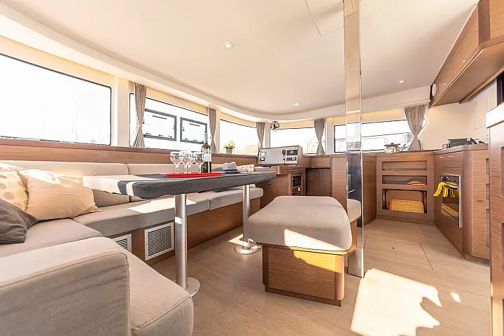 Lagoon 42 A/C & GEN - 