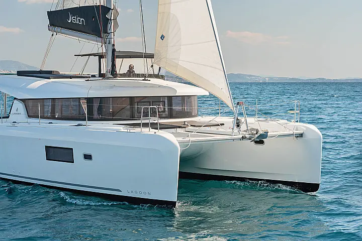 Lagoon 42 A/C & GEN - 