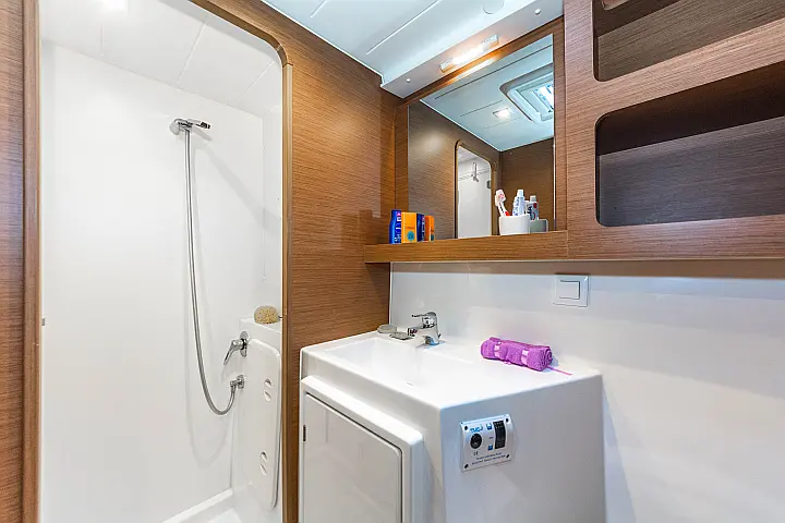 Lagoon 42 A/C & GEN - 