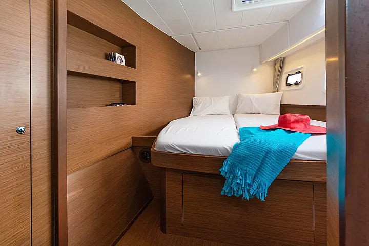 Lagoon 42 A/C & GEN - 