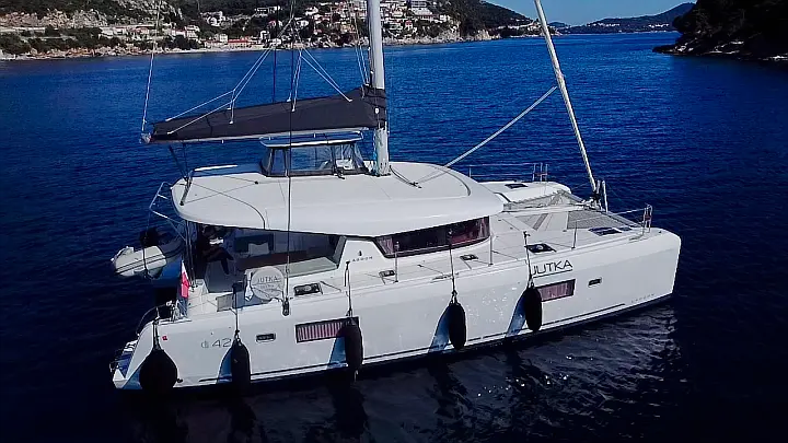 Lagoon 42 - Main Image